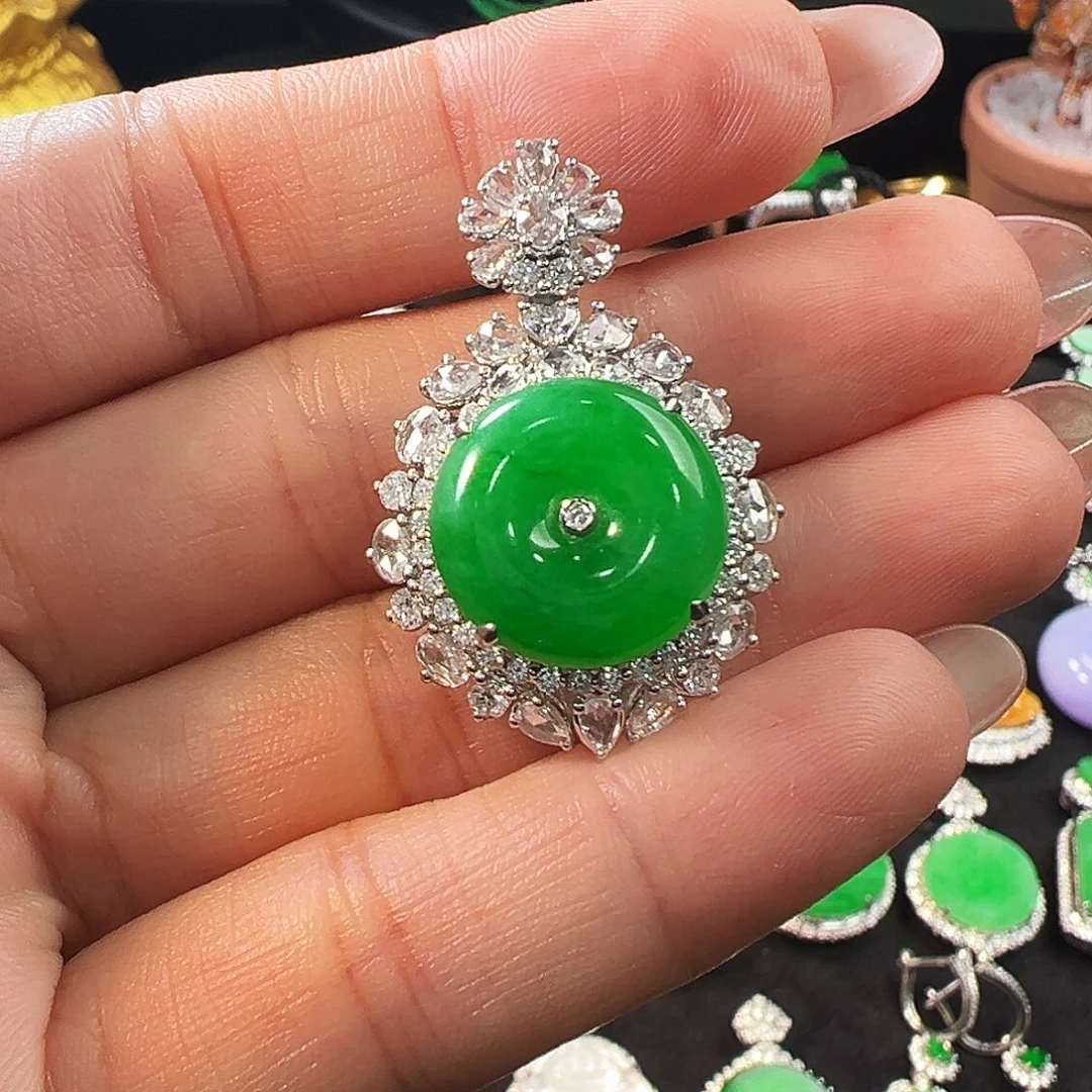 翡翠18K金镶嵌颈饰平安扣吊坠