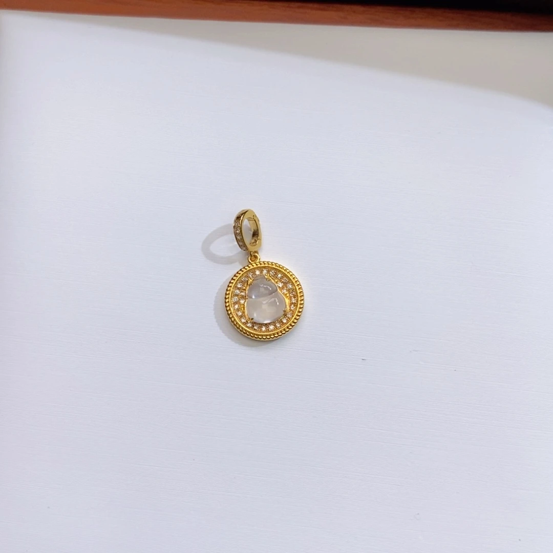 一***y翡翠18K金镶嵌颈饰翡翠