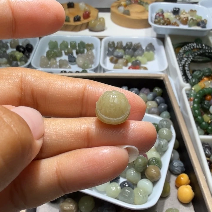 用***2和田玉未镶嵌珠宝奇石