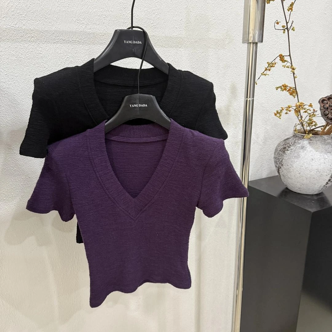 大V领辣妹中高腰修身女上显瘦2025夏季纯色短袖时尚垫肩气质款