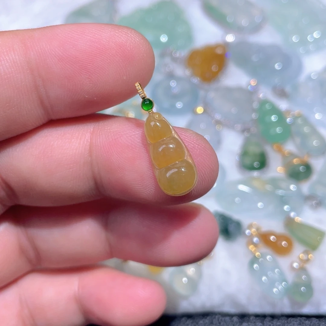 翡翠18K金镶嵌颈饰