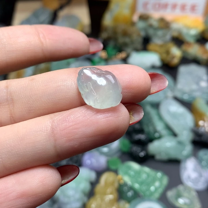 翡翠未镶嵌颈饰金蟾