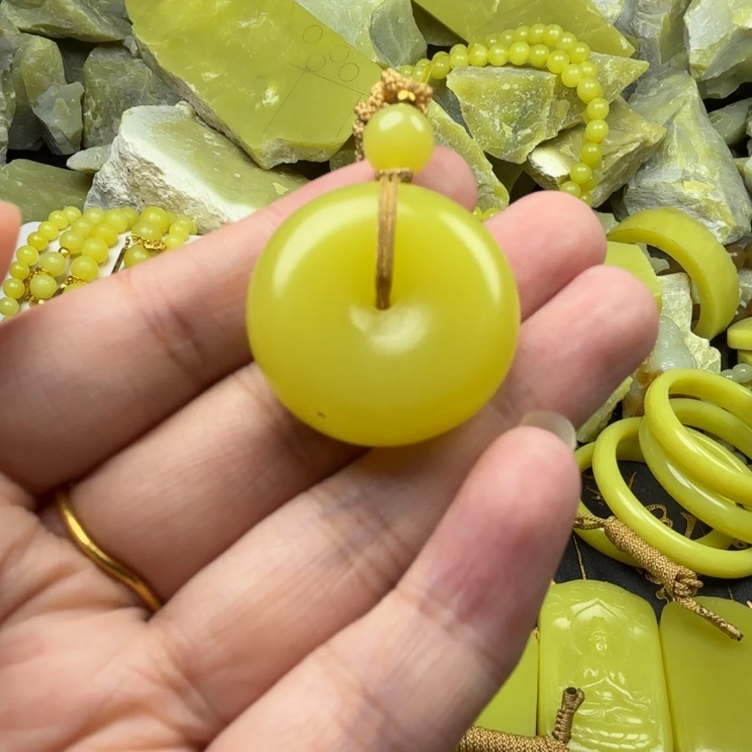 沙***香布新疆黄玉小平安扣