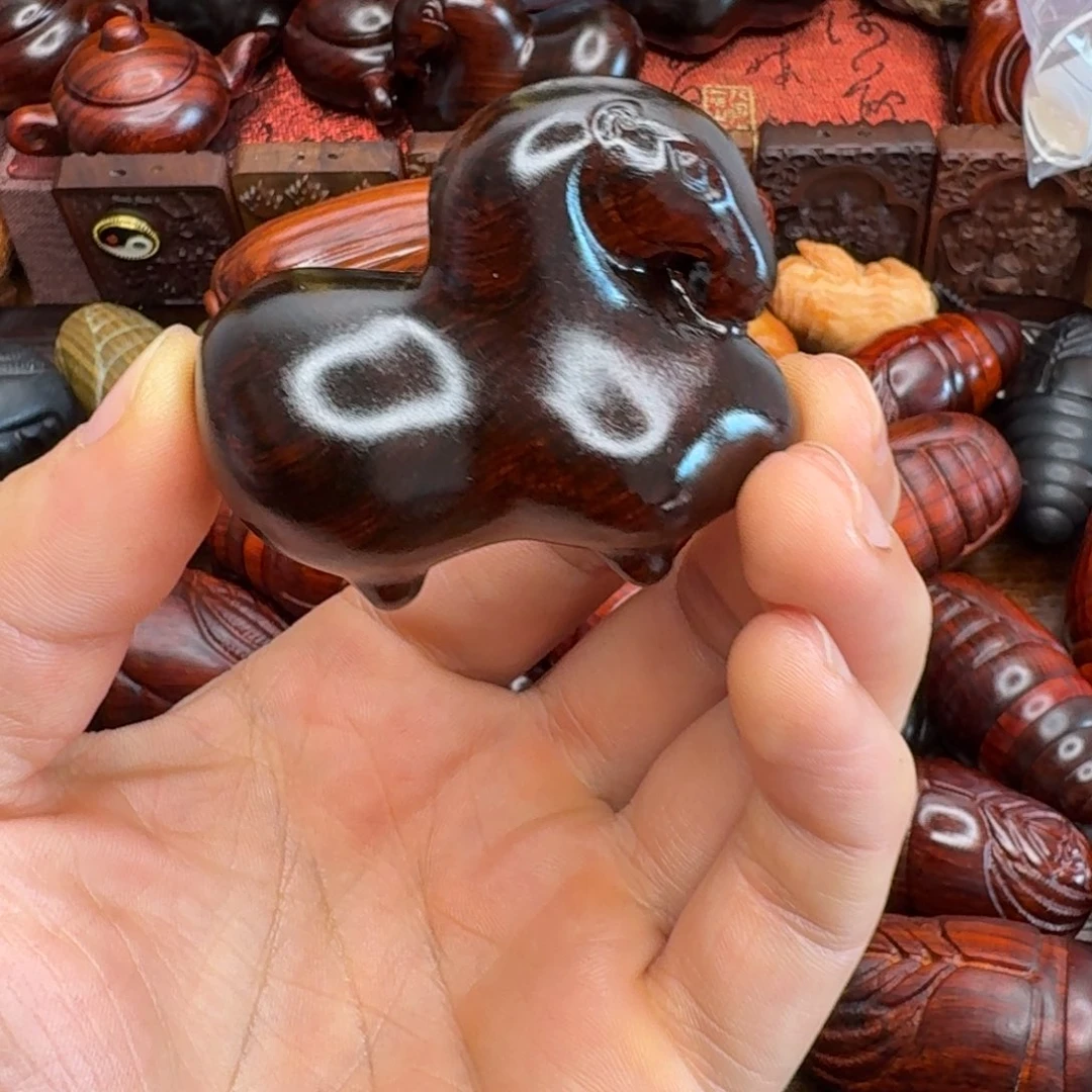 小叶紫檀唐马手把件马到成功