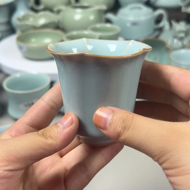 陶瓷天青花瓣杯80cc微瑕