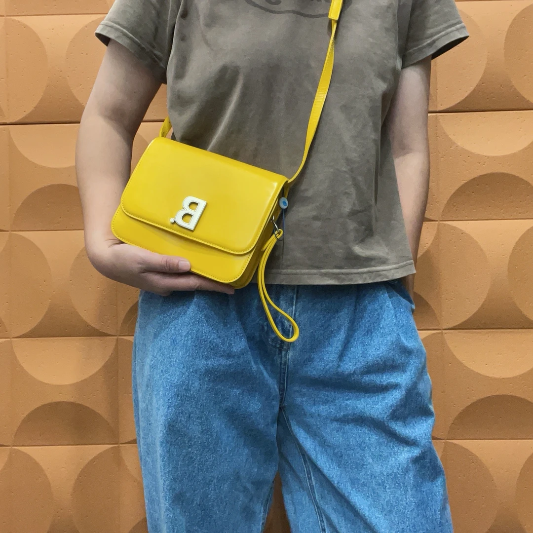 95新 Balenciaga/巴黎世家 【胖】 26PP05 柠檬黄邮差斜挎包