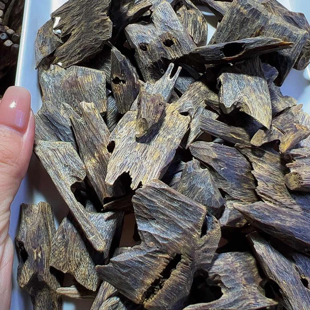 沉香手把件煊*绿棋楠陆河块料