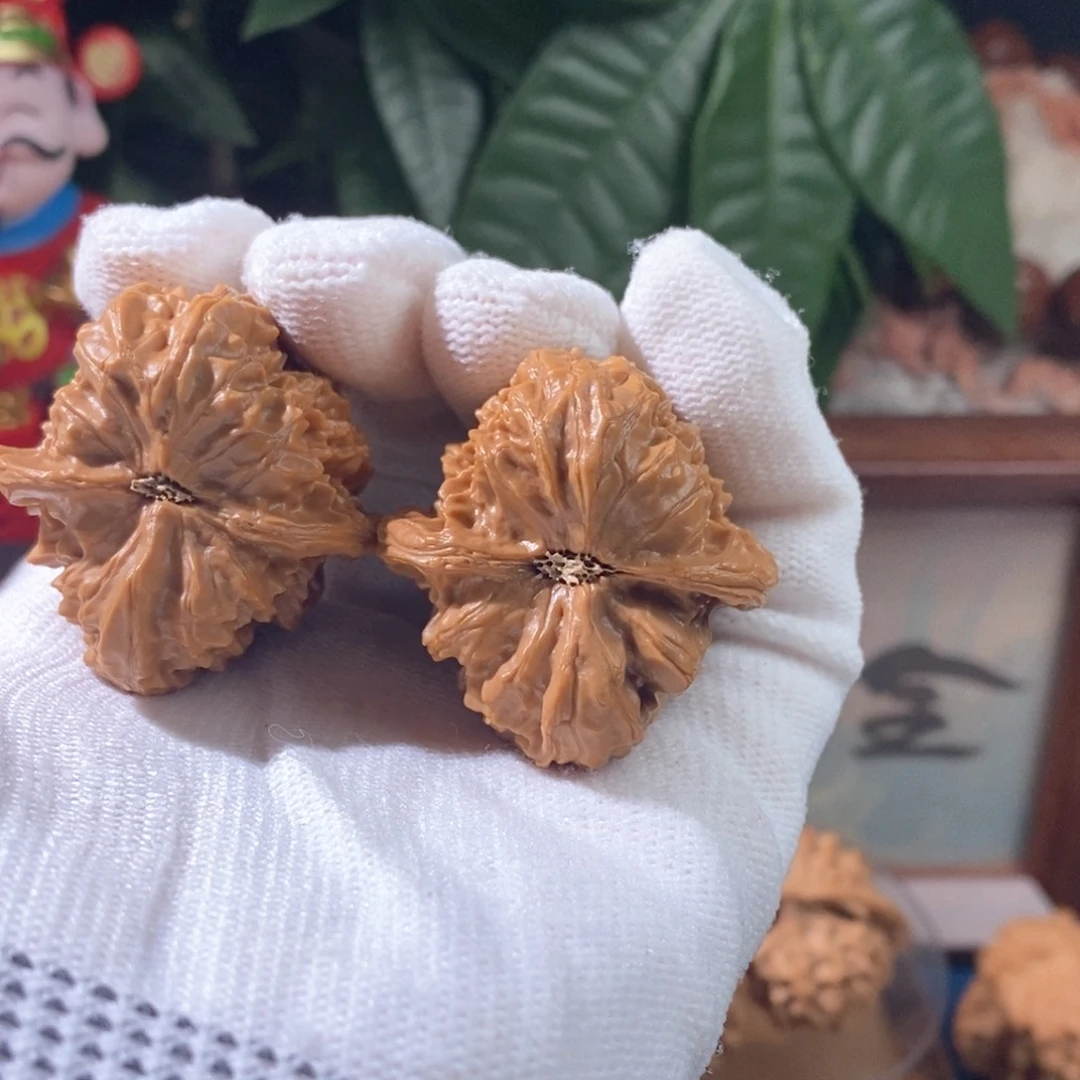 文玩核桃吊坠和**才火焰