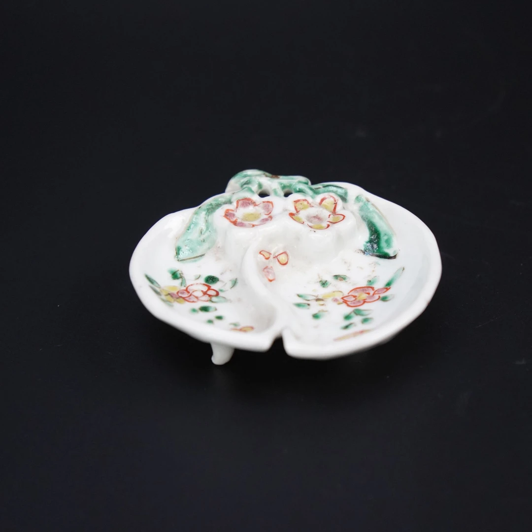 Lot.25110271清晚期粉彩花卉纹笔舔 高：约2.5cm长：约8.5cm