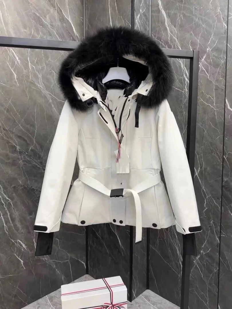 法式女士修身收腰滑雪服24秋冬季保暖毛领短外套修身时尚