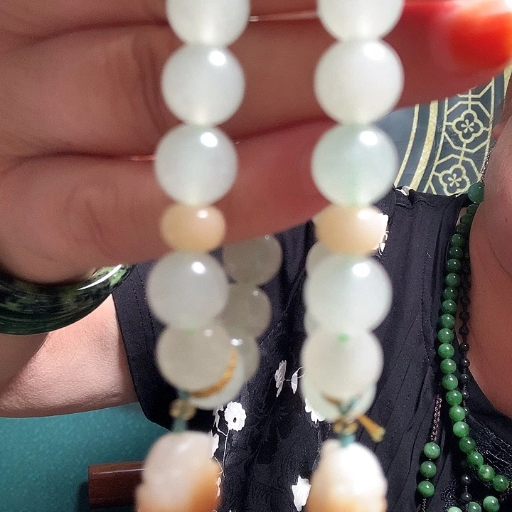 透闪石质玉未镶嵌颈饰