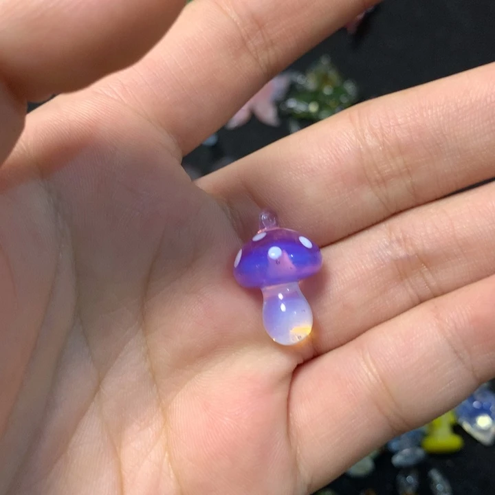玻璃颈饰小蘑菇1个