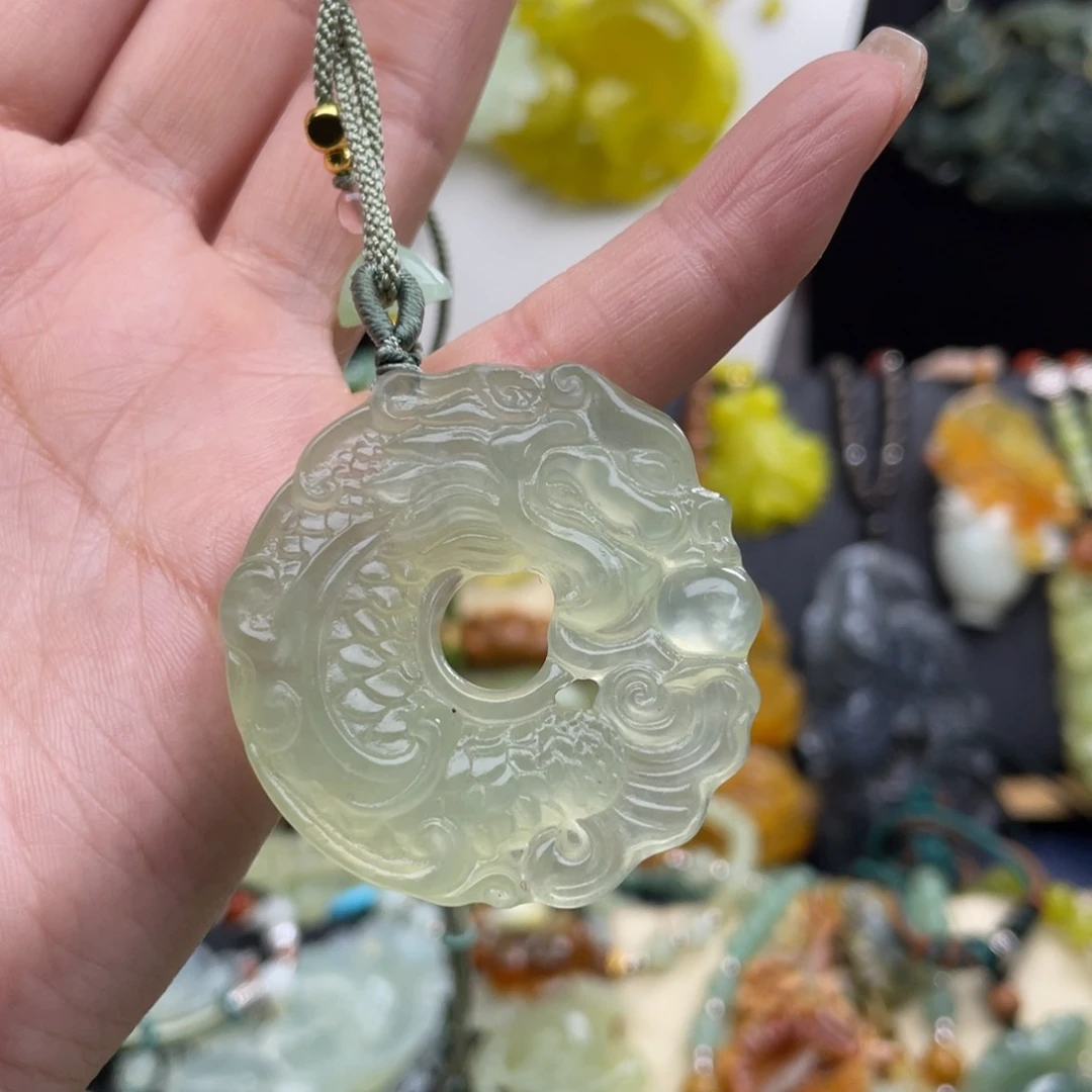 蛇纹石玉未镶嵌颈饰