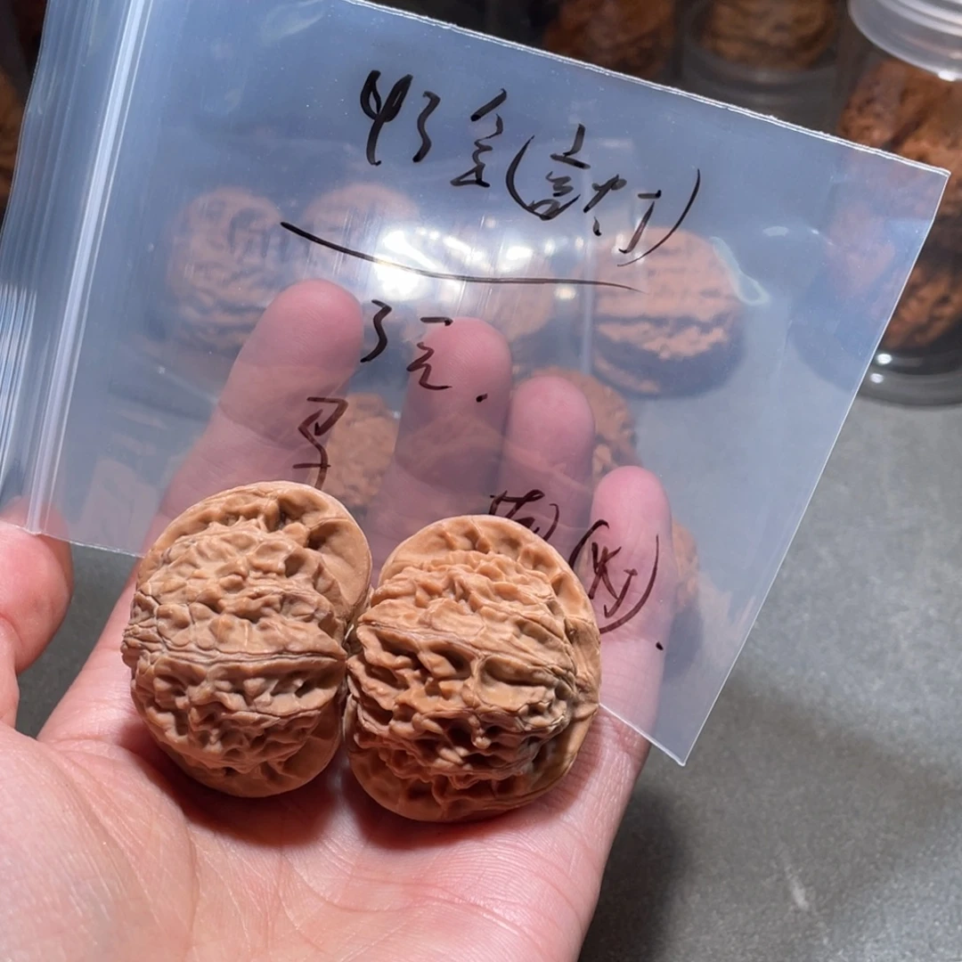 马***亮文玩核桃吊坠宫灯