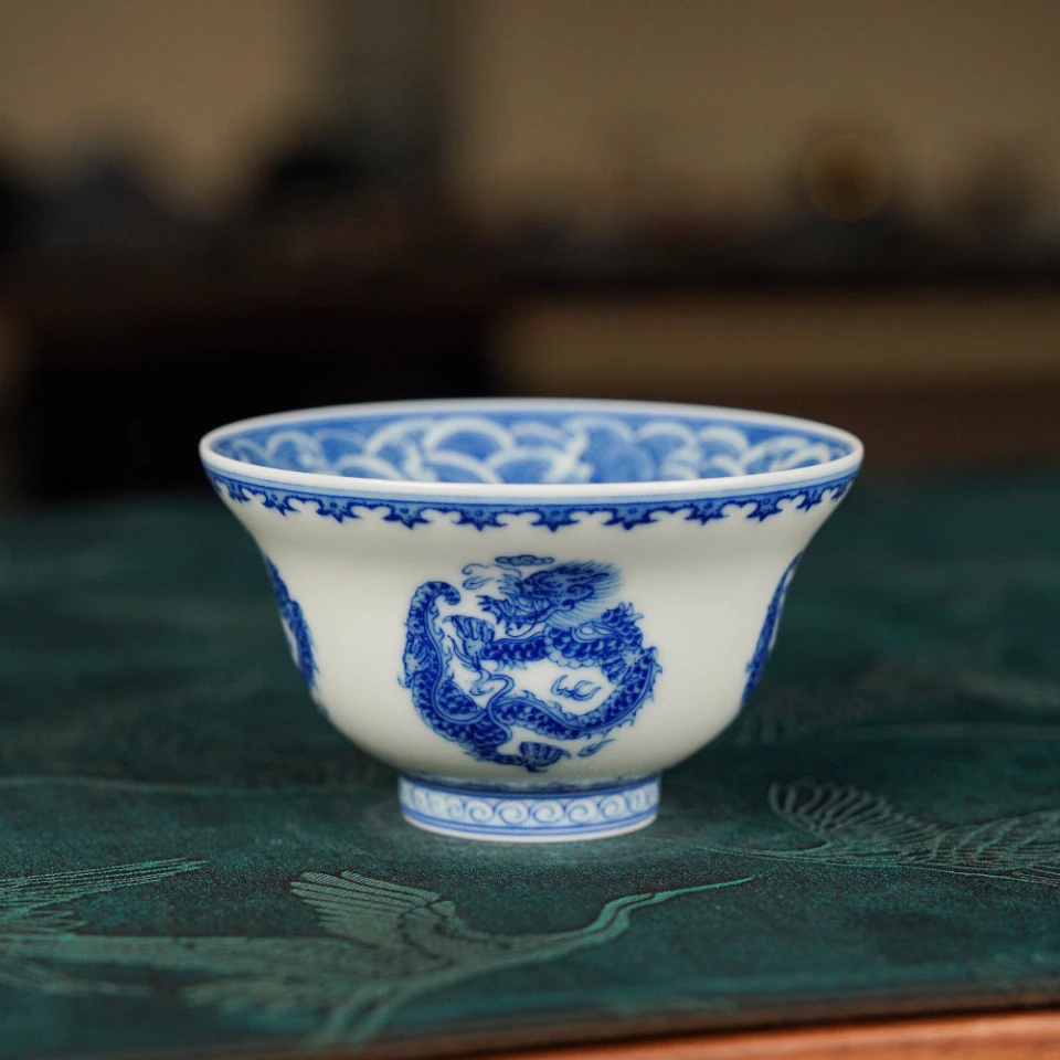 见山烧团龙折腰杯