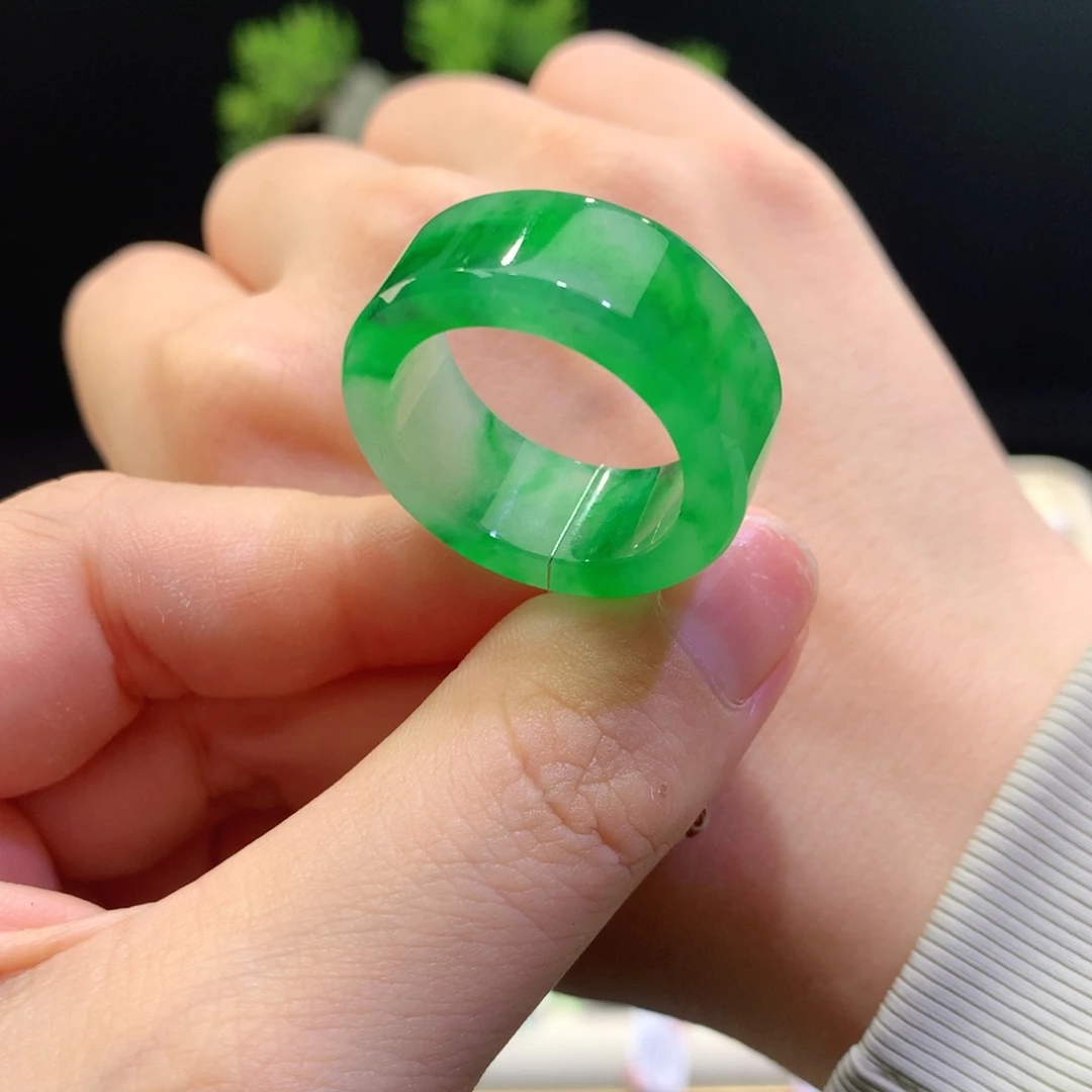 翡翠戒指未镶嵌翡翠
