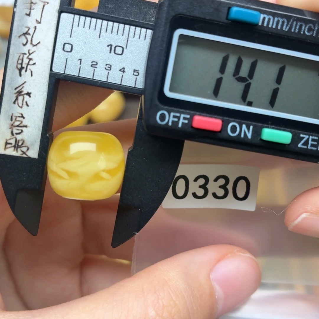 琥珀未镶嵌裸石蜜蜡