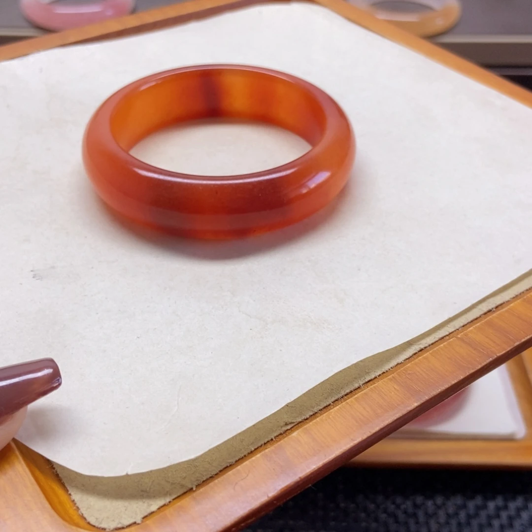 未镶嵌手镯石英岩玉