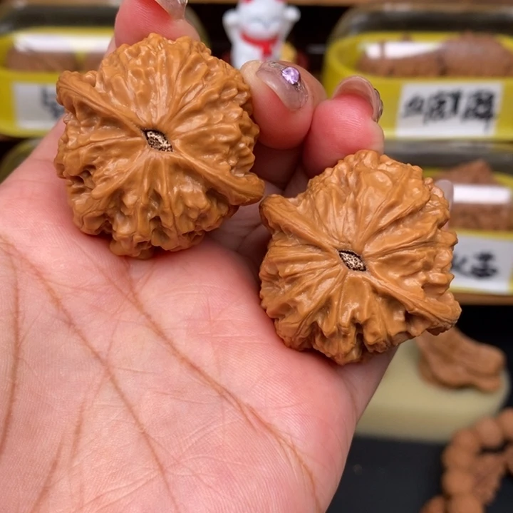 木***来文玩核桃吊坠40金牛