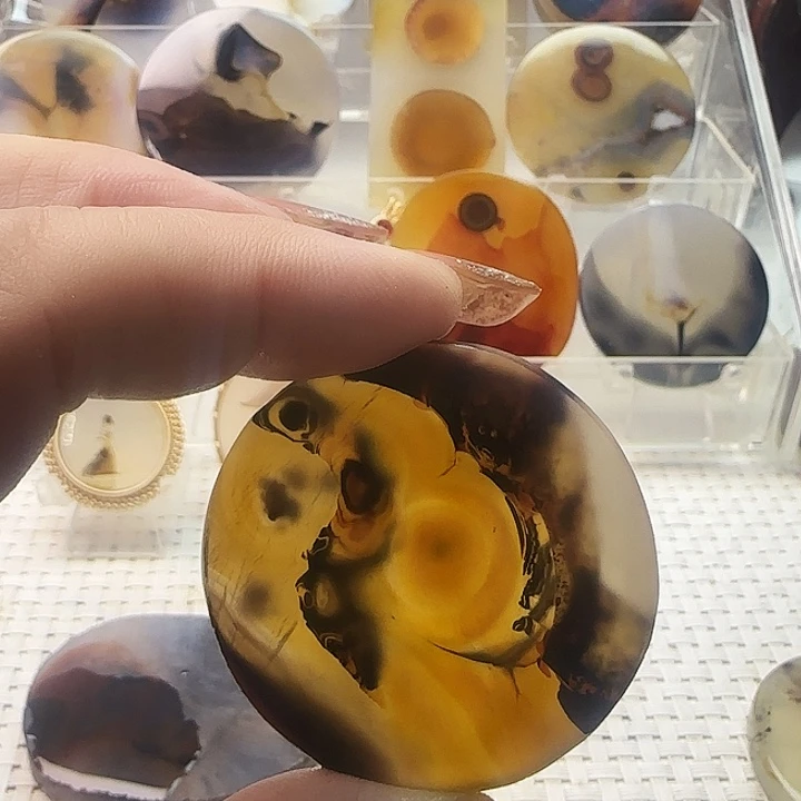 玛瑙/玉髓未镶嵌珠宝奇石