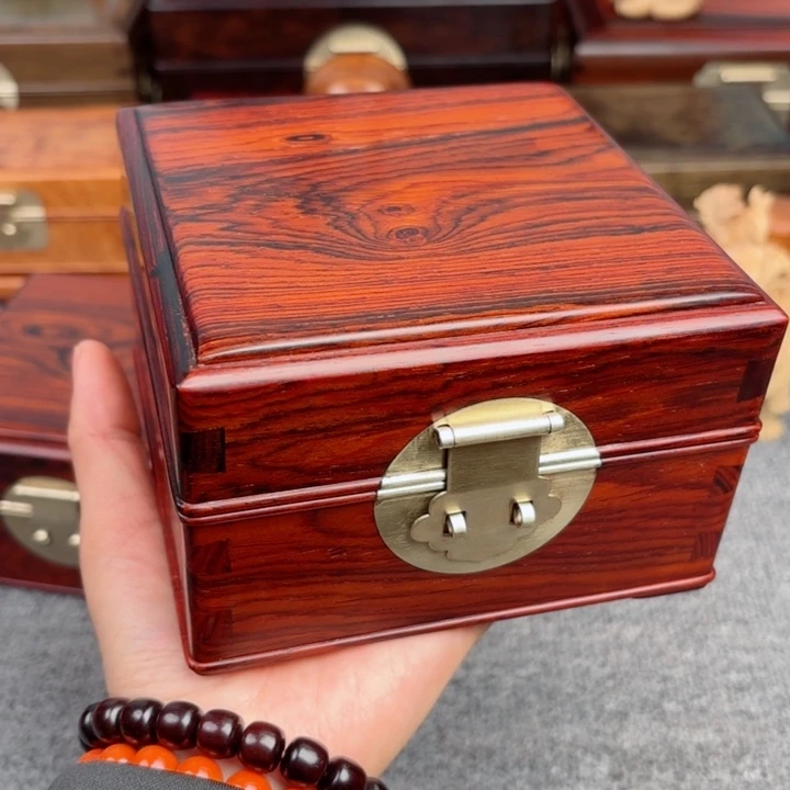婺****咚老板娘推荐精品木盒