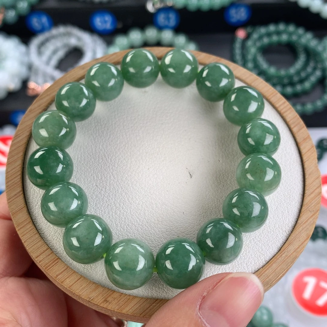 翡翠手链未镶嵌卡12.7，有裂