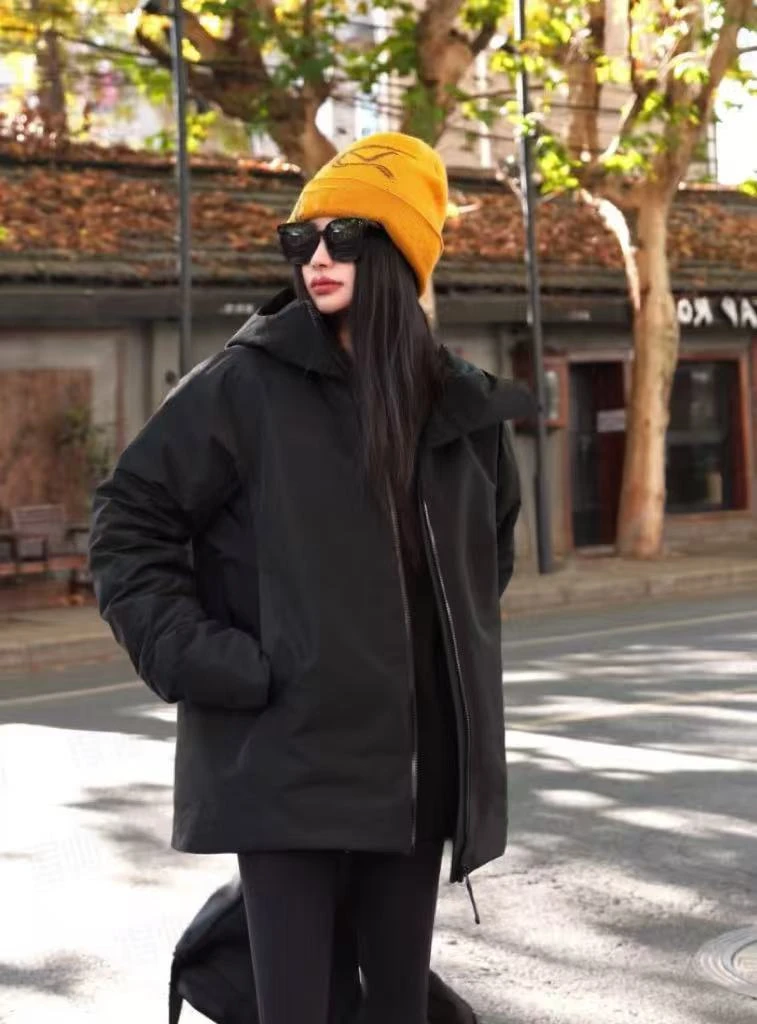 户外休闲舒适男女款冲锋衣  2