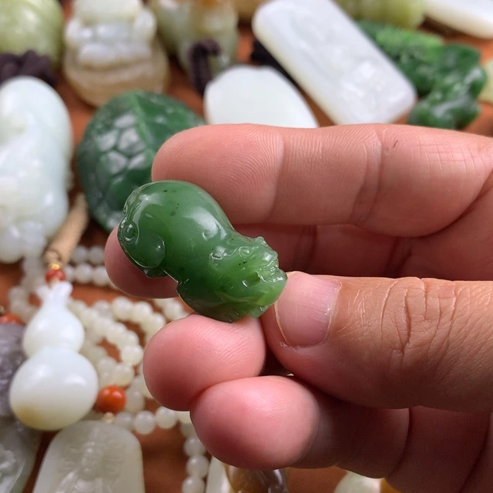 未镶嵌和田玉挂件