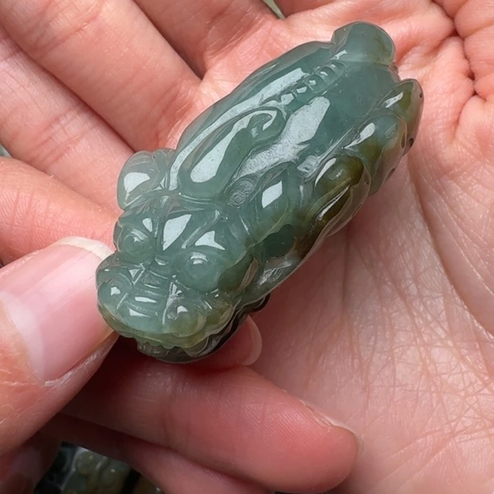 翡翠未镶嵌颈饰貔貅