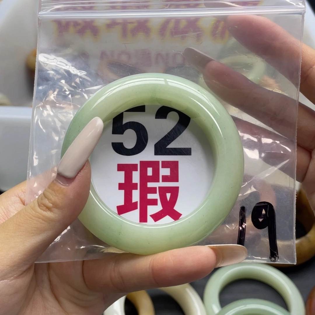 未镶嵌手镯石英质玉