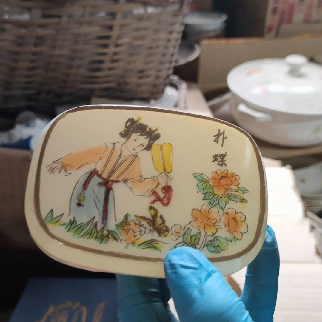 摆件陶瓷盘子碗啥都有