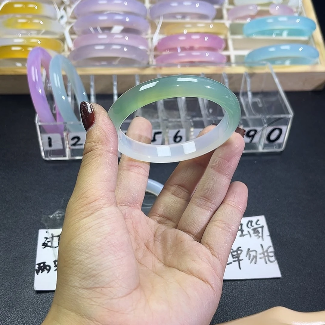 岁***好玛瑙/玉髓未镶嵌手镯