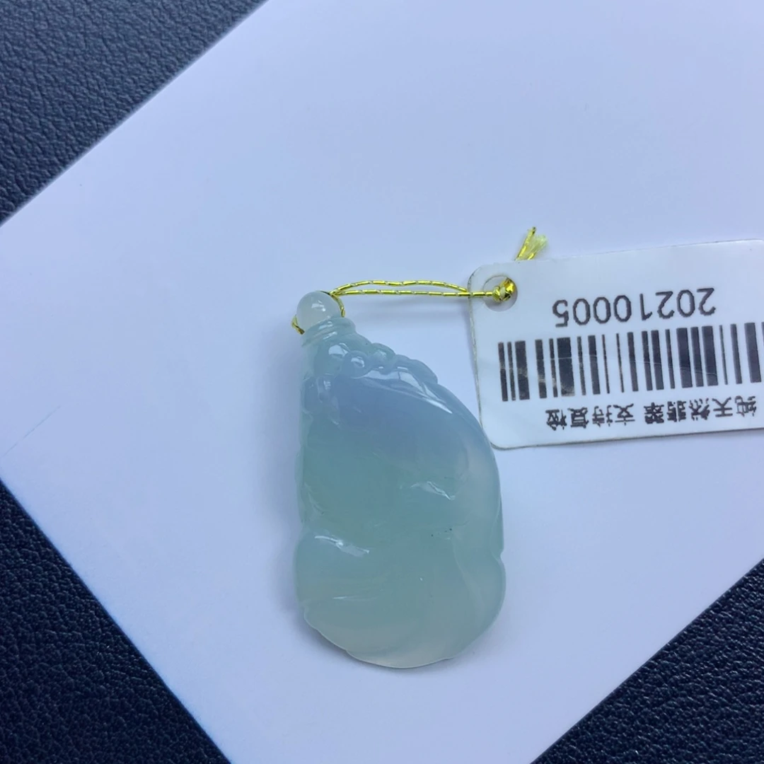 翡翠颈饰未镶嵌年年有余