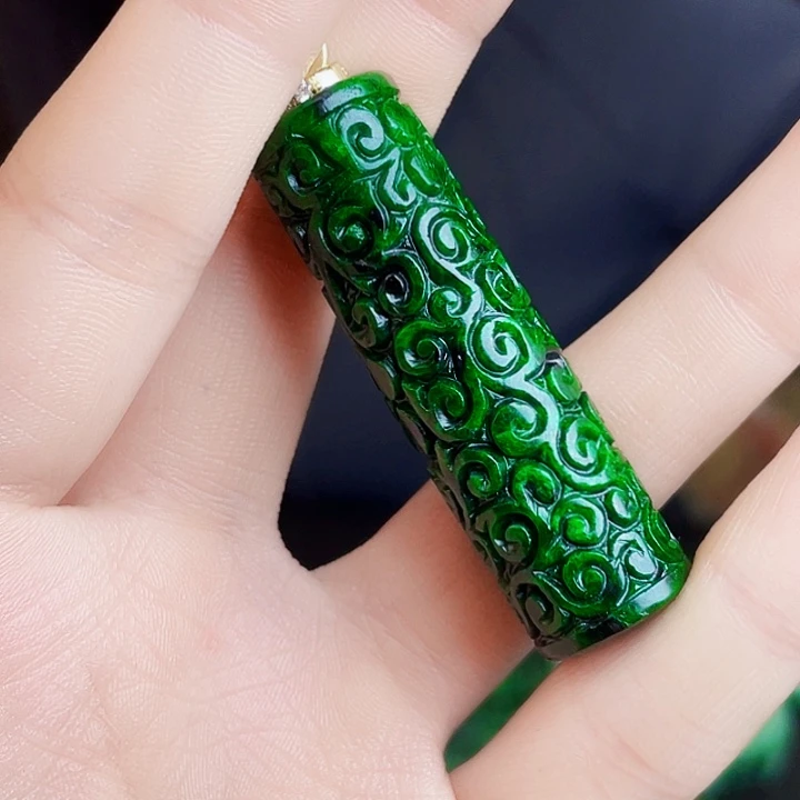 翡翠未镶嵌颈饰多样性