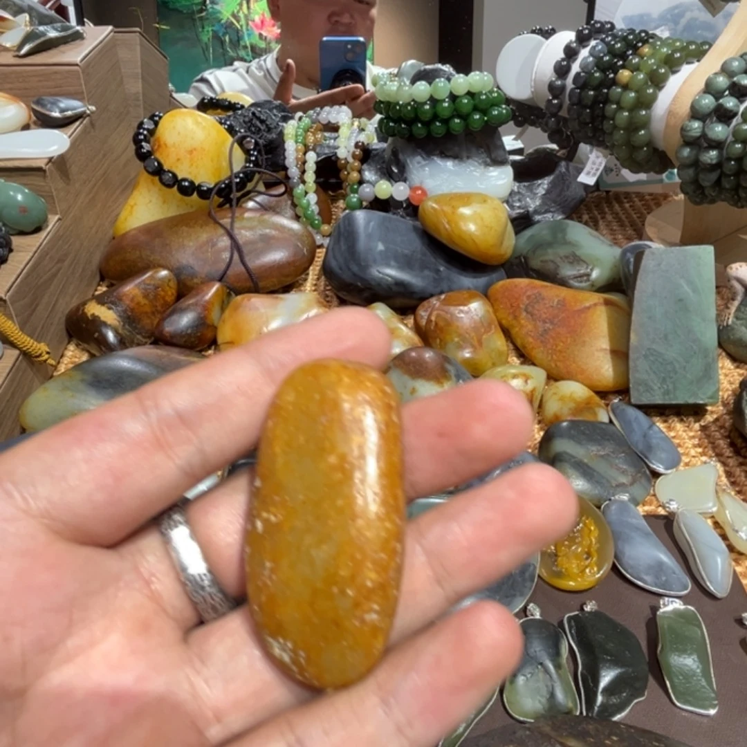 未镶嵌和田玉（糖玉）珠宝奇石