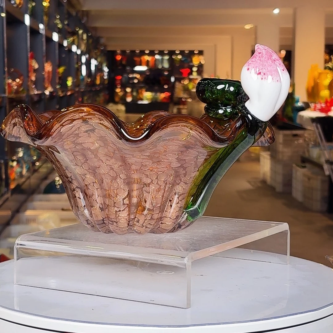 摆件琉璃岛上的人