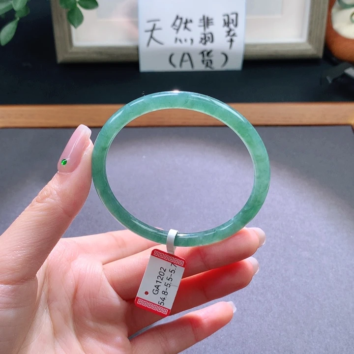 翡翠手镯未镶嵌天然翡翠手镯