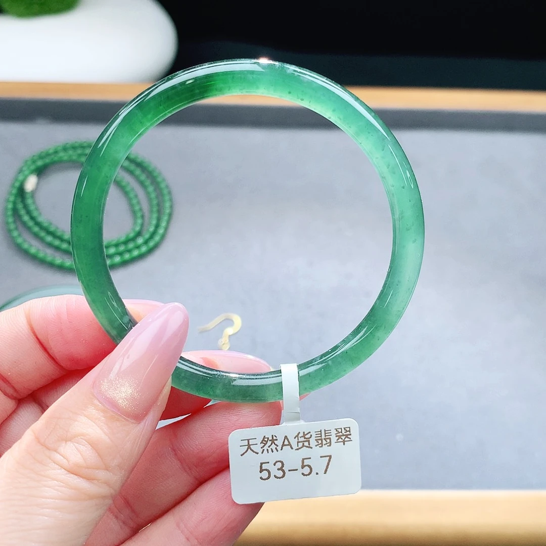 未镶嵌手镯（圆镯）翡翠