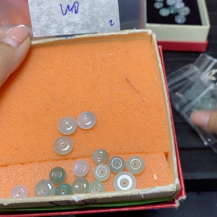 坠***尘未镶嵌定制翡翠不退