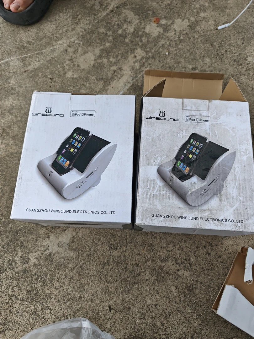 8新  坏音箱两个的价格，包邮费不挑颜色。