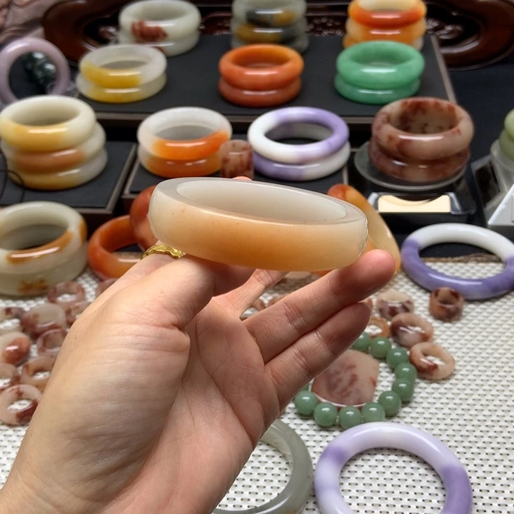 石英质玉未镶嵌手镯