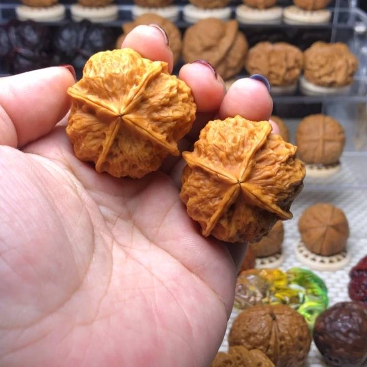 文玩核桃把件83凤凰牡丹四楞39尺