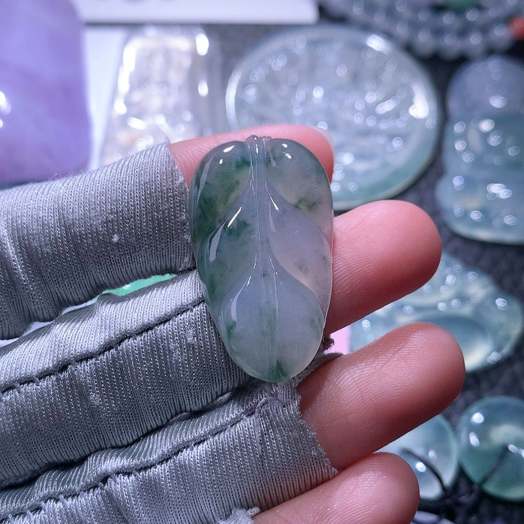 【闪购商品】翡翠未镶嵌颈饰叶子