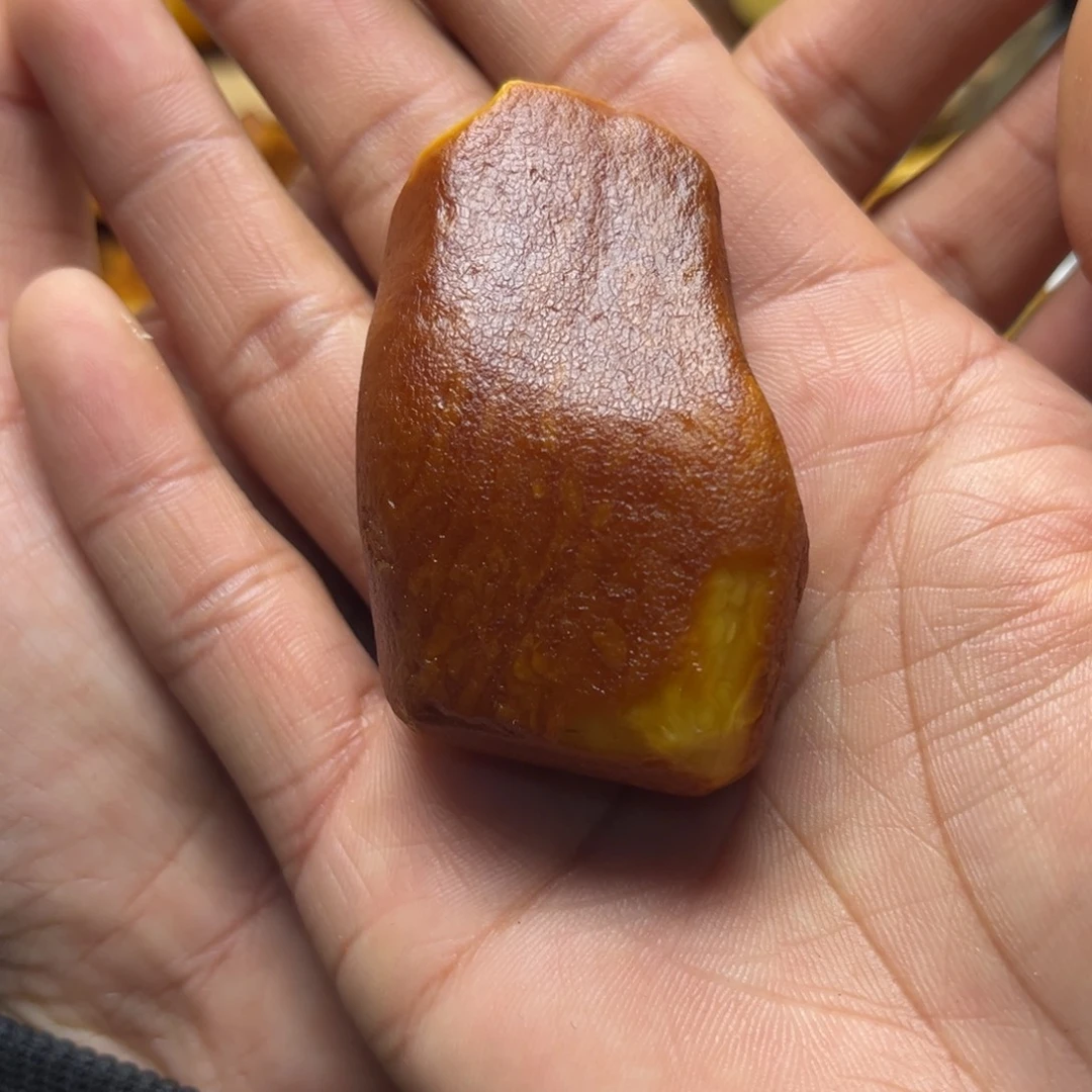 r***m定制琥珀未镶嵌蜜蜡定制牌子
