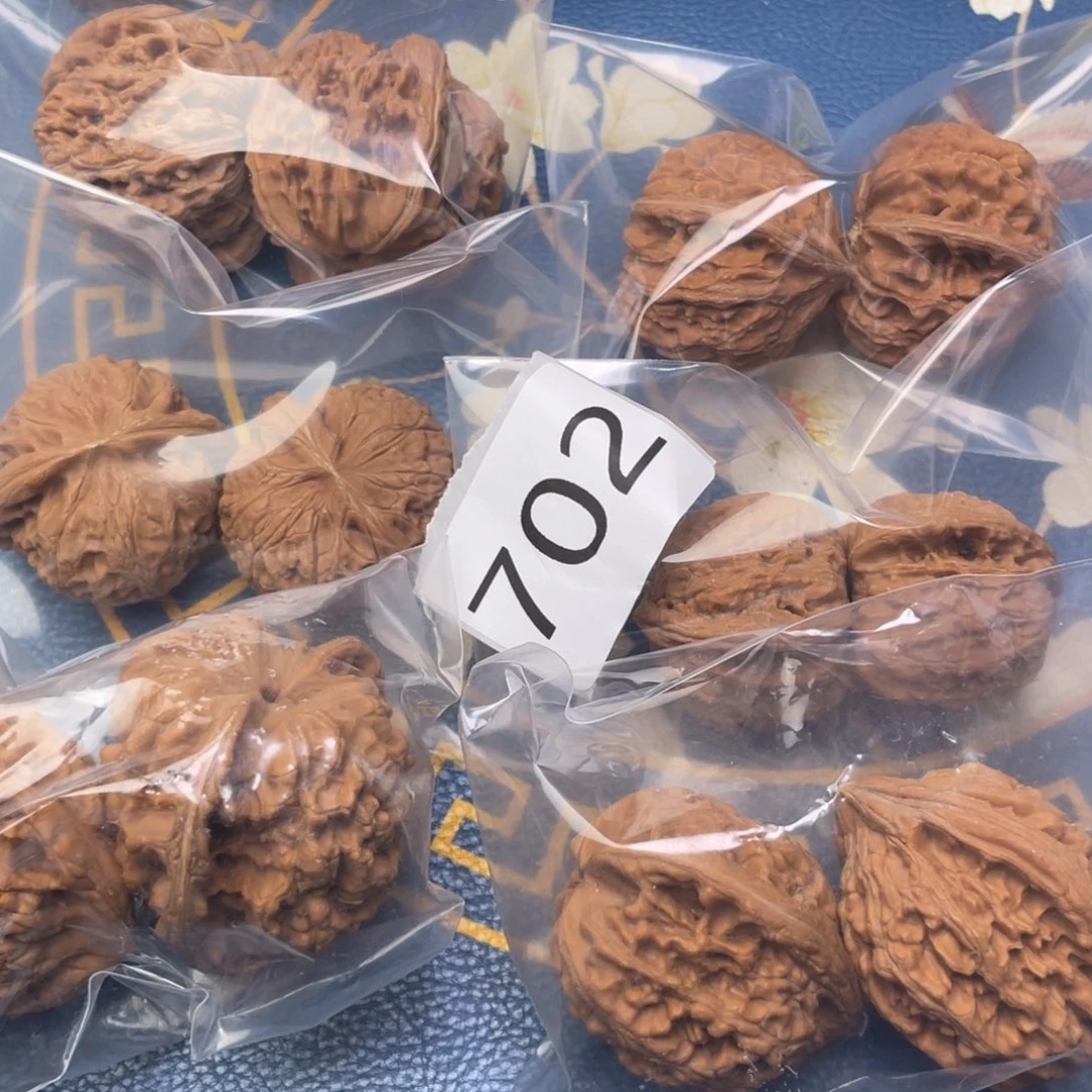 文玩核桃把件702号6对带大沽石