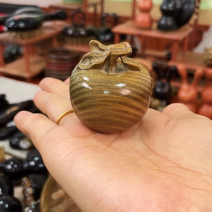 绿檀苹果摆件花纹随机