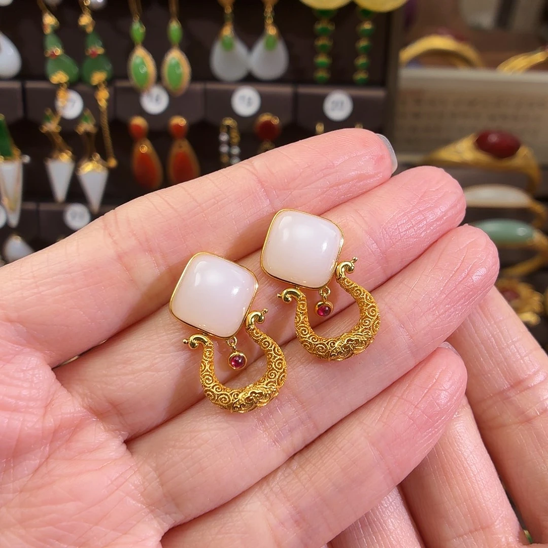 颈饰18K金镶嵌和田玉