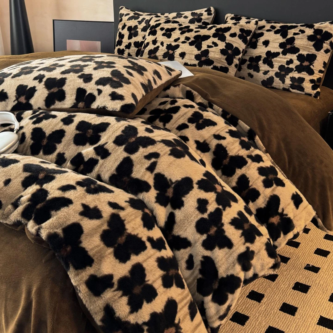 豹纹蝴蝶牛奶绒四件套轻奢新款双面绒被套高端冬季珊瑚绒加厚床单