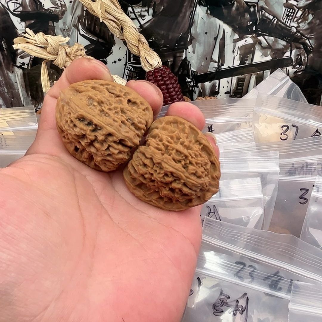 把件文玩核桃三角南疆石41尺