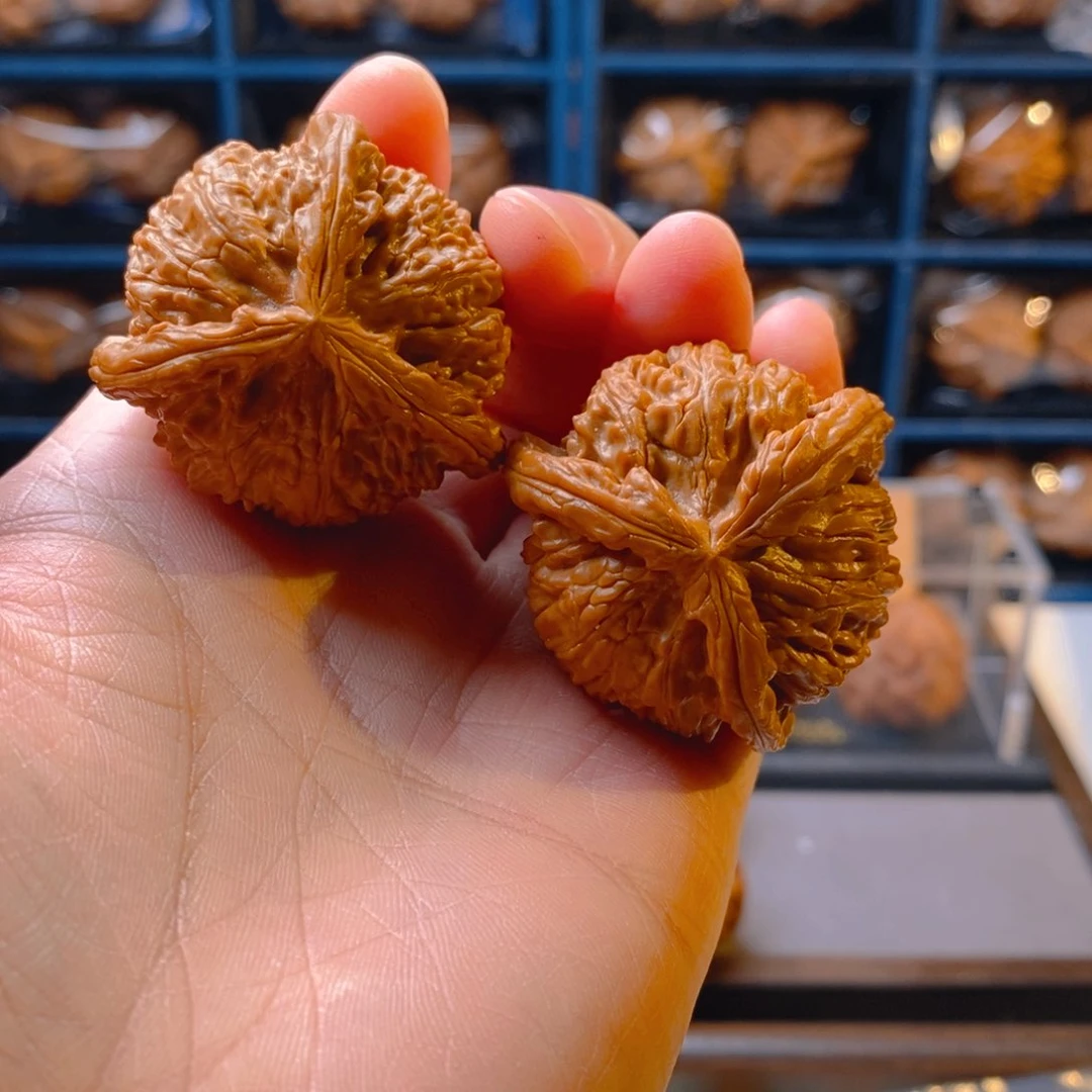 精品核桃把件42白奔